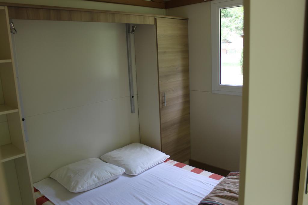 Camping Les Berges Du Doux Colombier-le-Vieux Room photo
